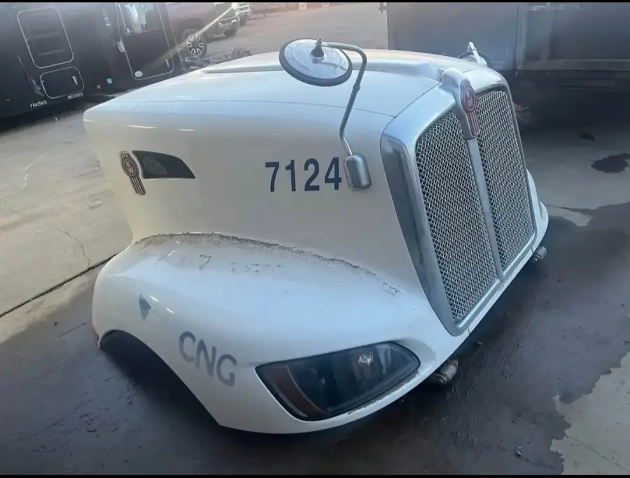2015 T660 Kenworth Hood – part number PTD-2031