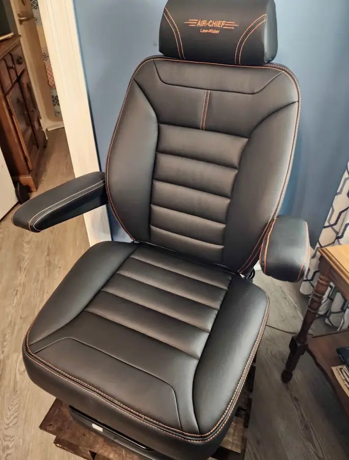 Air Chief Seats (Peterbilt/Kenworth) – part number PTD-2085, photo 1 of 5