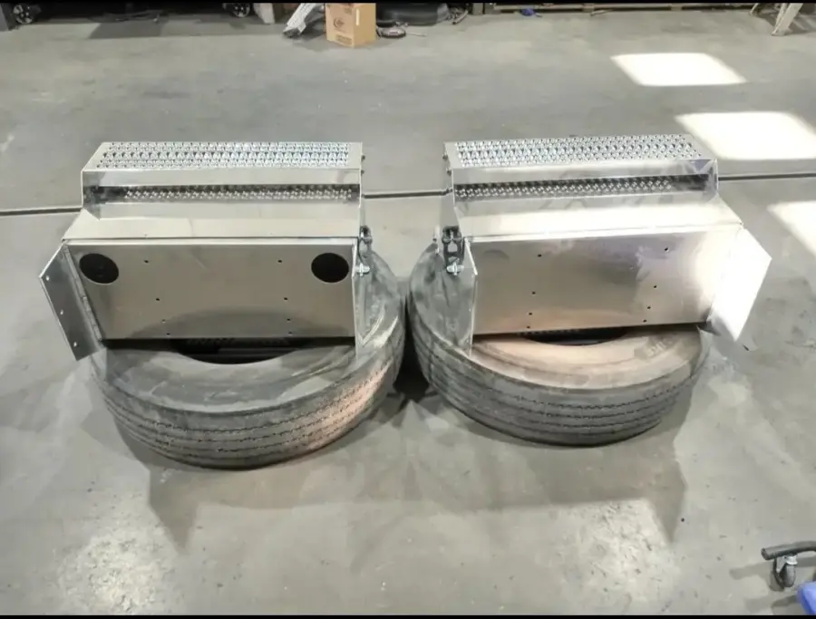 Custom Built Steps for 379 Peterbilt – part number PTD-2135