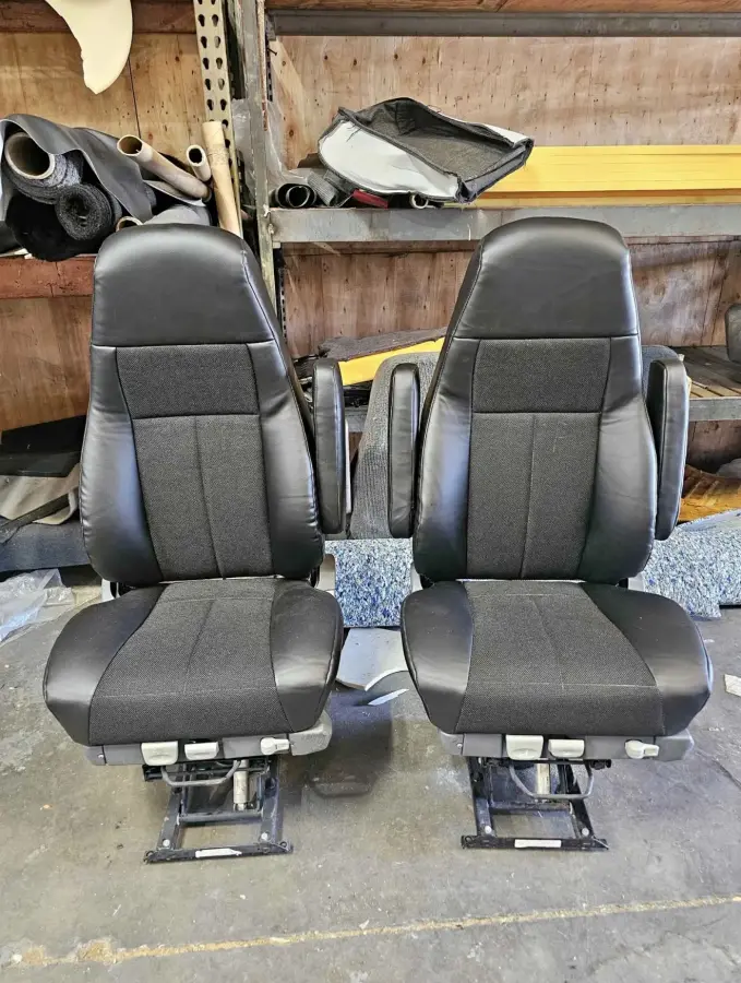 Freightliner Cascadia Seats – part number PTD-2159, photo 1 of 6
