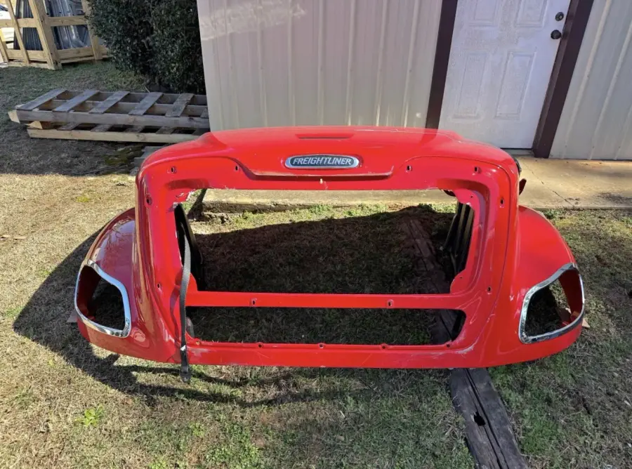 Freightliner M2 112 Hood with Fender Extenders – part number PTD-2160, photo 1 of 6