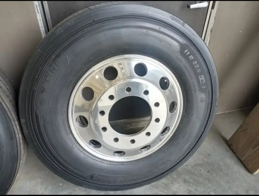Michelin Tires and Hub Pilot Rims Peterbilt Kenworth Volvo Freightliner Mack – part number PTD-2215, photo 1 of 6