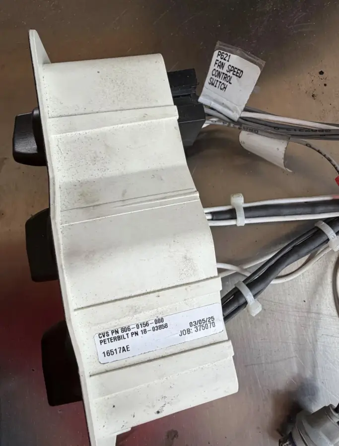 Peterbilt Heater Control – part number PTD-2265, photo 1 of 2